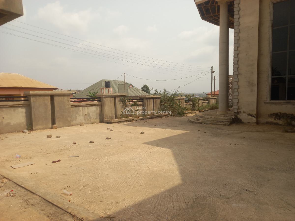 5 Bedrooms, Sokoban Apaaso, on Ahodwo Road., Kumasi Metropolitan, Ashanti, House for Sale