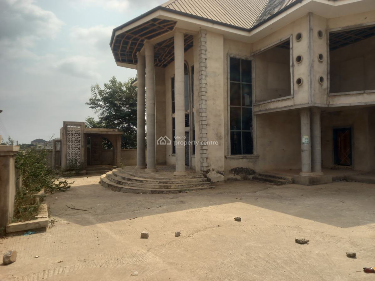 5 Bedrooms, Sokoban Apaaso, on Ahodwo Road., Kumasi Metropolitan, Ashanti, House for Sale