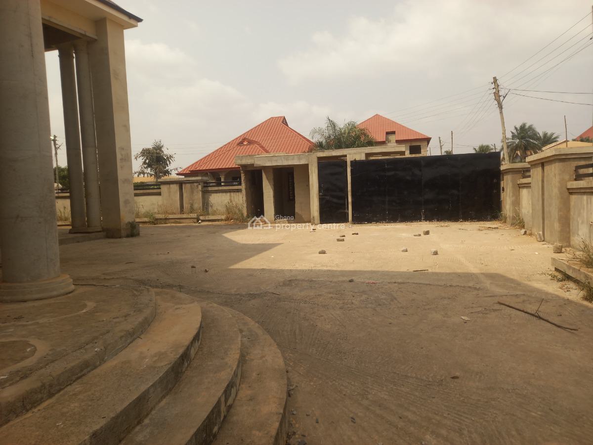5 Bedrooms, Sokoban Apaaso, on Ahodwo Road., Kumasi Metropolitan, Ashanti, House for Sale