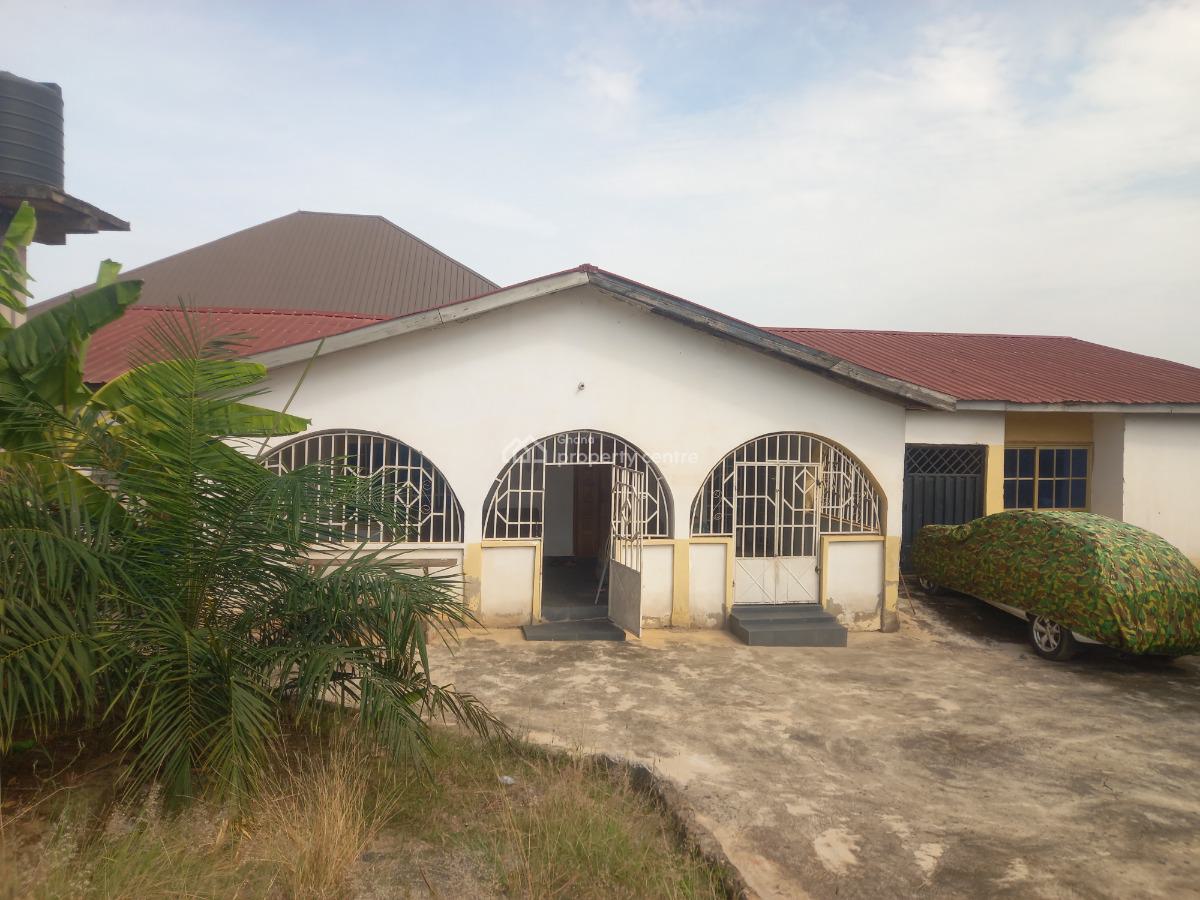 6 Bedrooms, Fawoade, on Tafo Pankrono Road., Kumasi Metropolitan, Ashanti, House for Sale