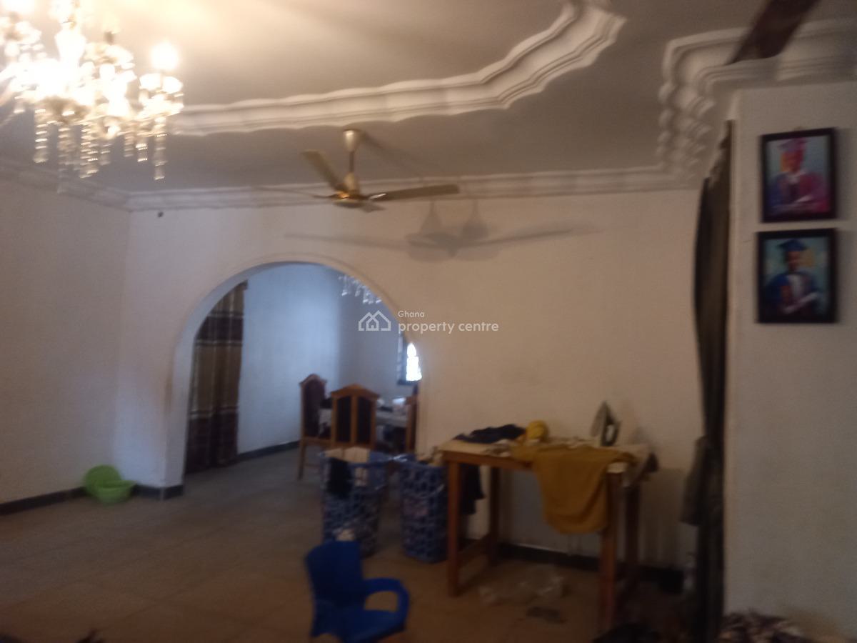 6 Bedrooms, Fawoade, on Tafo Pankrono Road., Kumasi Metropolitan, Ashanti, House for Sale
