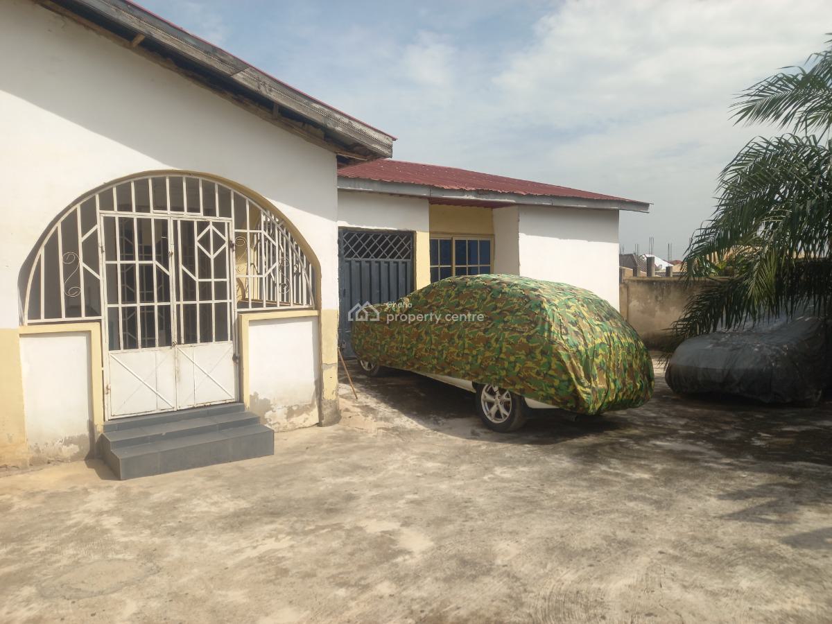 6 Bedrooms, Fawoade, on Tafo Pankrono Road., Kumasi Metropolitan, Ashanti, House for Sale