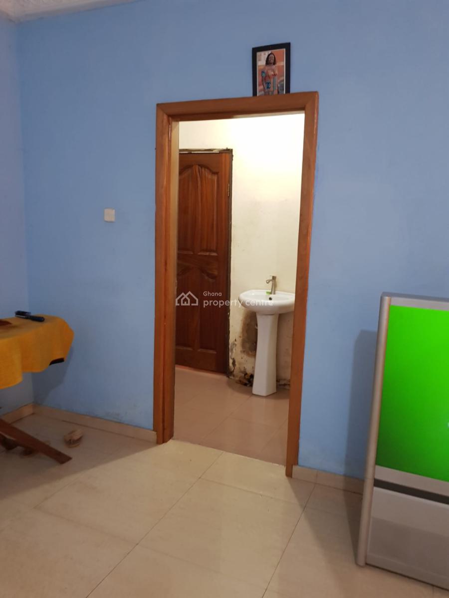 Titled 3 Master Brm House at Kutunse Satellite Amasaman, Accra, Kutunse Satellite, Amasaman, Ga West Municipal, Accra, Detached Bungalow for Sale