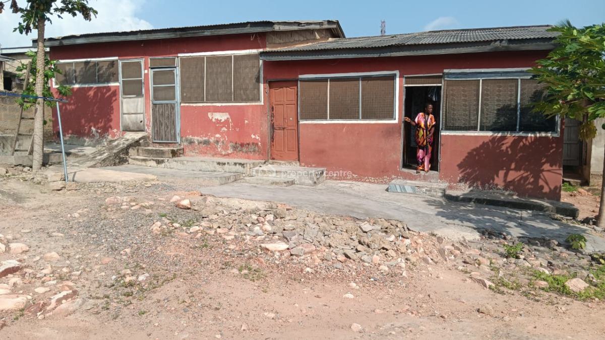 4 Units of Chamber & Hall Self Contain at Sowutuom Accra, Sowutuom, Sowutuom, Ga Central Municipal, Accra, Detached Bungalow for Sale