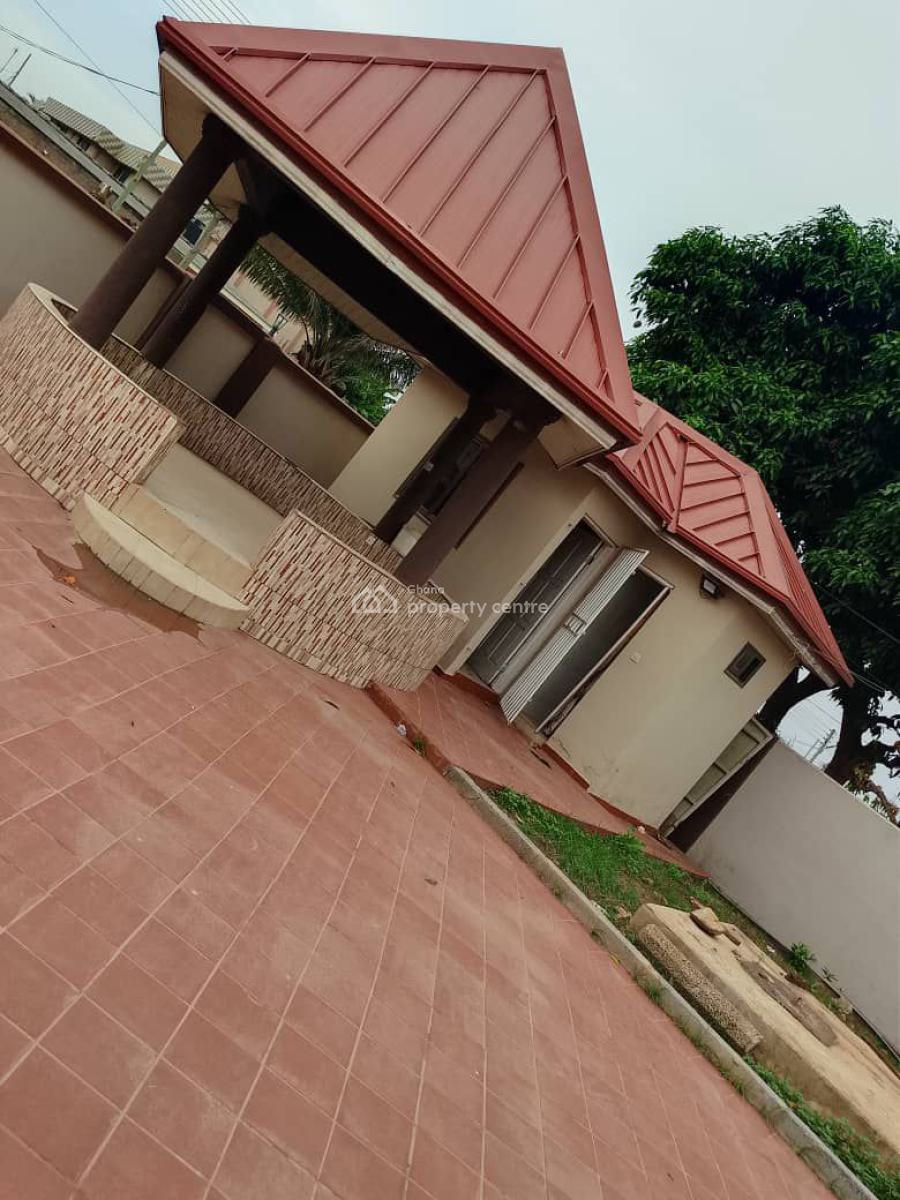 5brm Self Compound / House at Odorkor Official Town Accra, Odorkor Official Town, Accra Metropolitan, Accra, Detached Bungalow for Rent