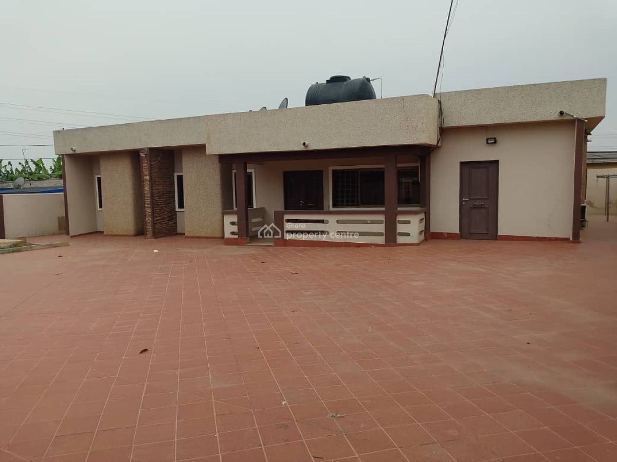 5brm Self Compound / House at Odorkor Official Town Accra, Odorkor Official Town, Accra Metropolitan, Accra, Detached Bungalow for Rent