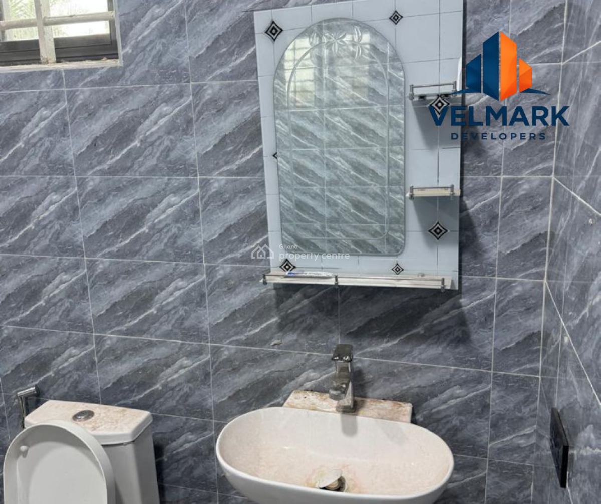 Investors Deal: Luxury 5 Bedrooms En-suite Home, Adade Road, Kasoa, Awutu-senya East, Central Region, House for Sale