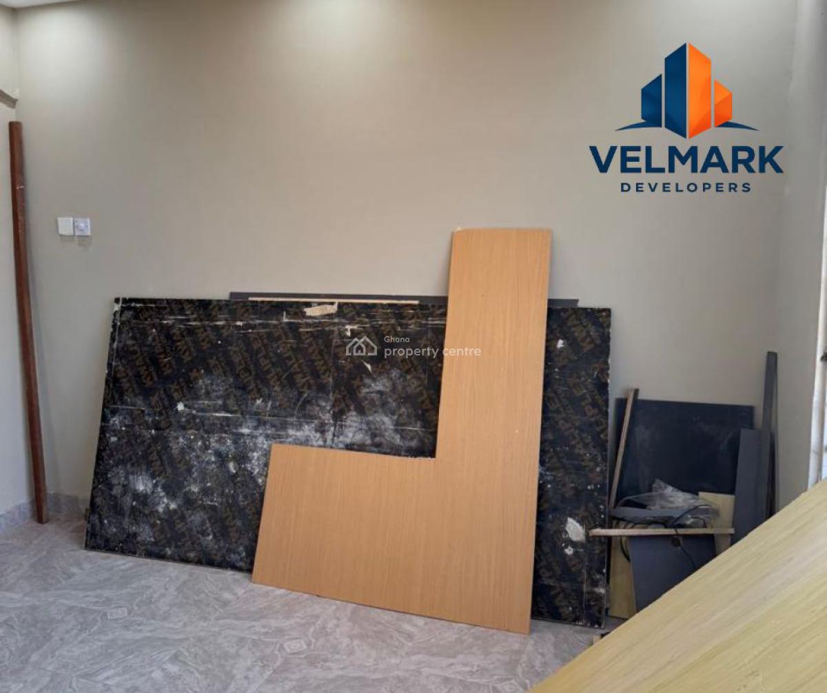 Investors Deal: Luxury 5 Bedrooms En-suite Home, Adade Road, Kasoa, Awutu-senya East, Central Region, House for Sale