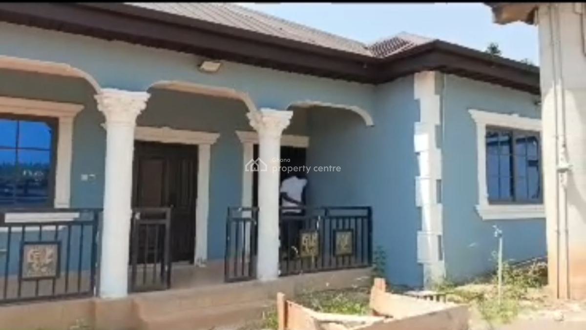 4 Bedrooms, Kwanwoma, on Ahodwo Sokoban Road., Kumasi Metropolitan, Ashanti, House for Sale