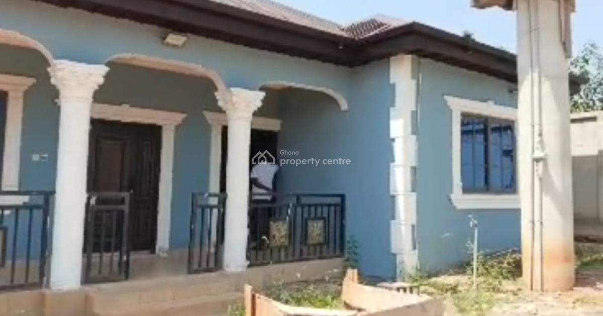 4 Bedrooms, Kwanwoma, on Ahodwo Sokoban Road., Kumasi Metropolitan, Ashanti, House for Sale