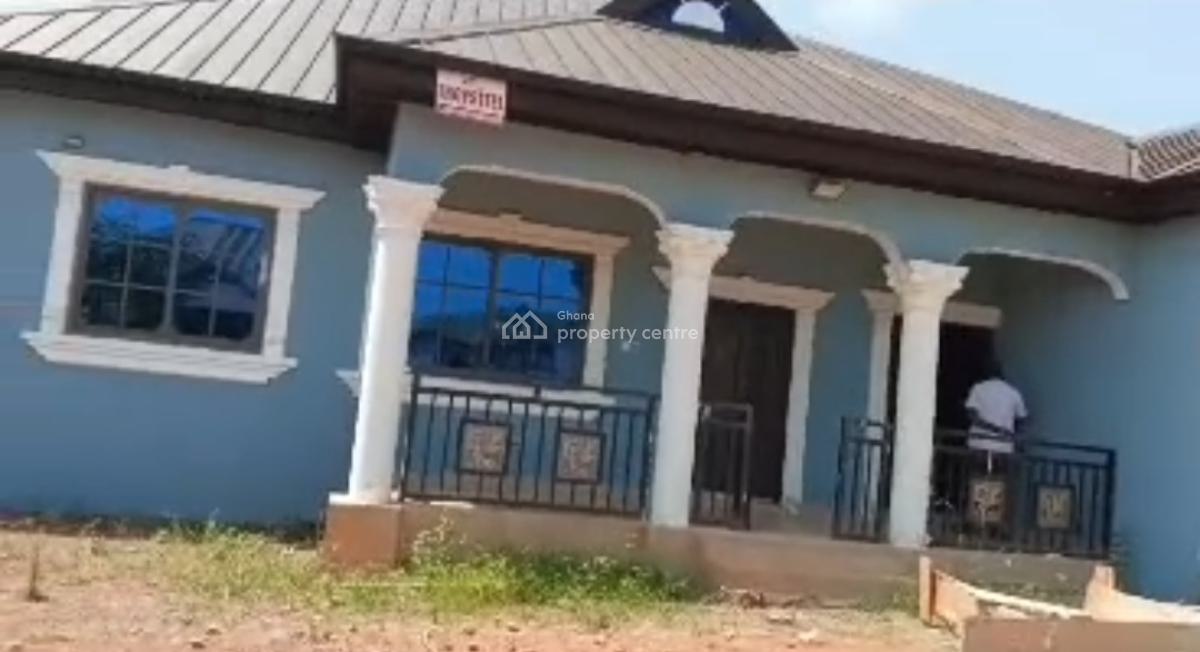 4 Bedrooms, Kwanwoma, on Ahodwo Sokoban Road., Kumasi Metropolitan, Ashanti, House for Sale