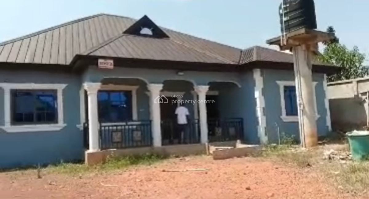 4 Bedrooms, Kwanwoma, on Ahodwo Sokoban Road., Kumasi Metropolitan, Ashanti, House for Sale