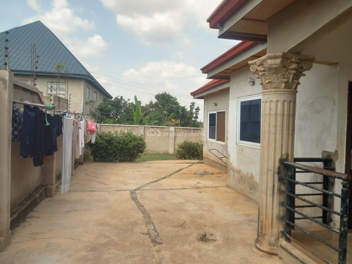 4 Bedrooms, Kwanwoma, on Ahodwo Daban Sokoban Road., Kumasi Metropolitan, Ashanti, House for Sale