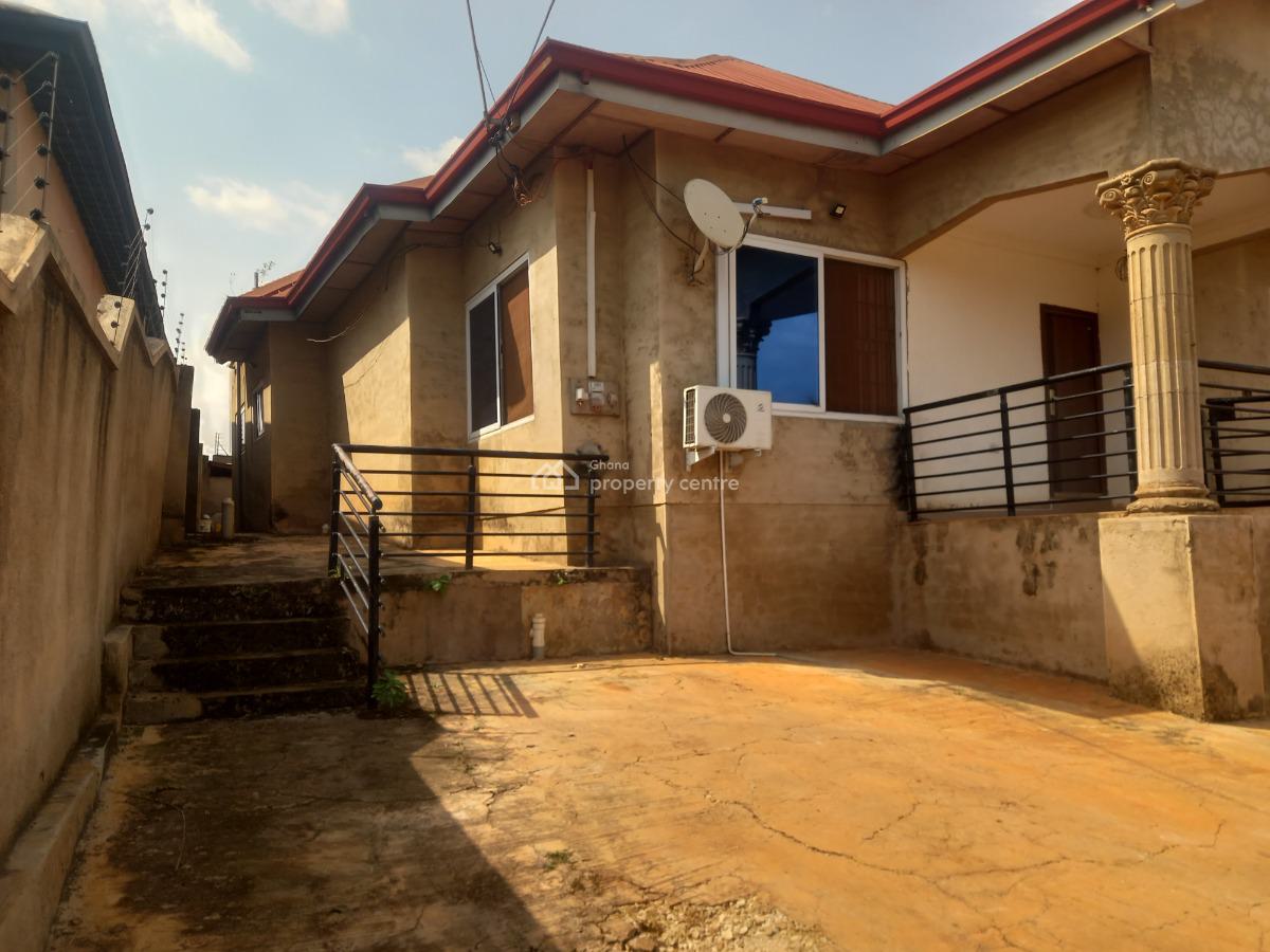4 Bedrooms, Kwanwoma, on Ahodwo Daban Sokoban Road., Kumasi Metropolitan, Ashanti, House for Sale