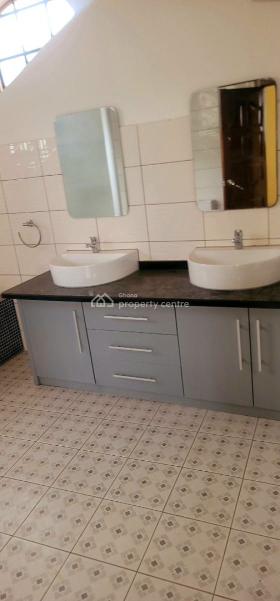 Executive 5 Bedroom, Tuba Not Far From The Road, Weija, Ga South Municipal, Accra, House for Rent