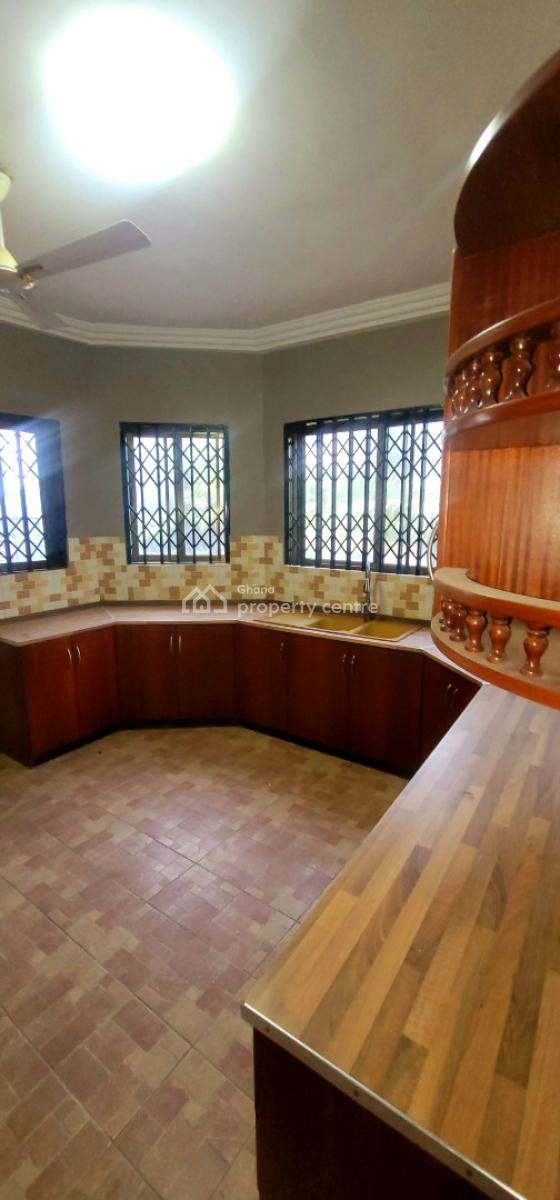 Executive 5 Bedroom, Tuba Not Far From The Road, Weija, Ga South Municipal, Accra, House for Rent