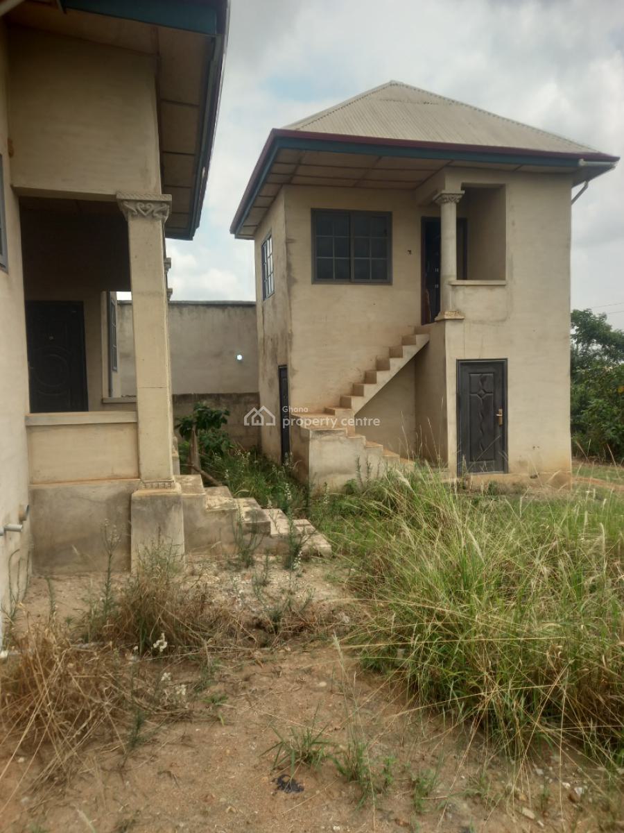 7 Bedrooms & 1 Store / Shop., Mampongteng New Site, on Aboaso Road., Kwabre, Ashanti, House for Sale