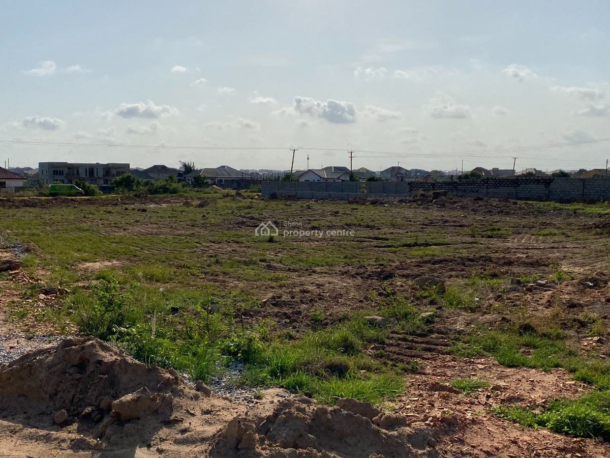Half Plot Secured at Tema Community 25, Community 25 Mall, Tema, Accra, Mixed-use Land for Sale