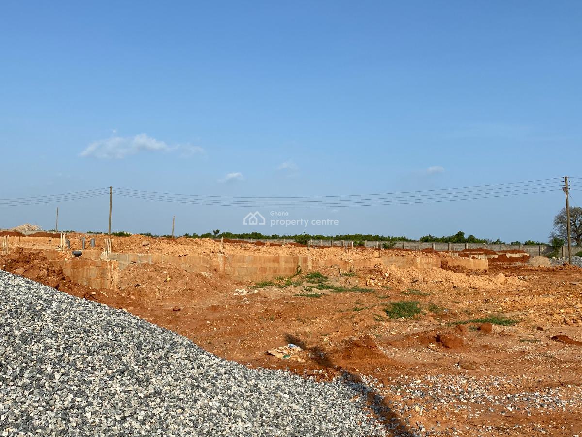 Half Plot Secured at Tema Community 25, Community 25 Mall, Tema, Accra, Mixed-use Land for Sale