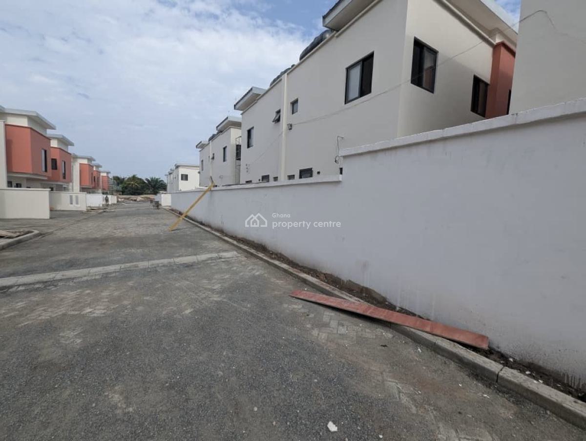 3 Bedrooms at Cfc Estate Dome, Cfc Estate, Dome, Ga East Municipal, Accra, Detached Duplex for Sale