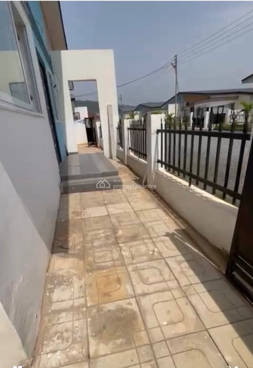 3 Bedrooms Semi-detached House, Danfa, Ga East Municipal, Accra, House for Sale