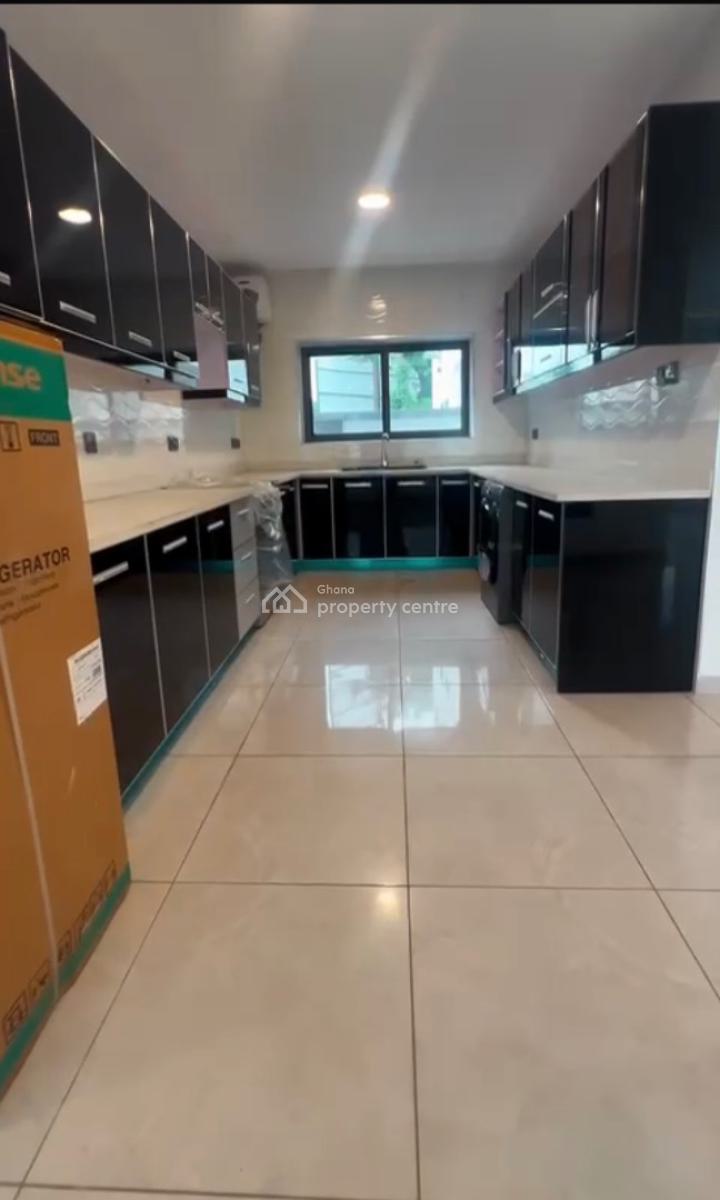Beautiful Townhouse-5-bedrooms, 1-room Bq, South Shiashie, Accra, Townhouse for Sale