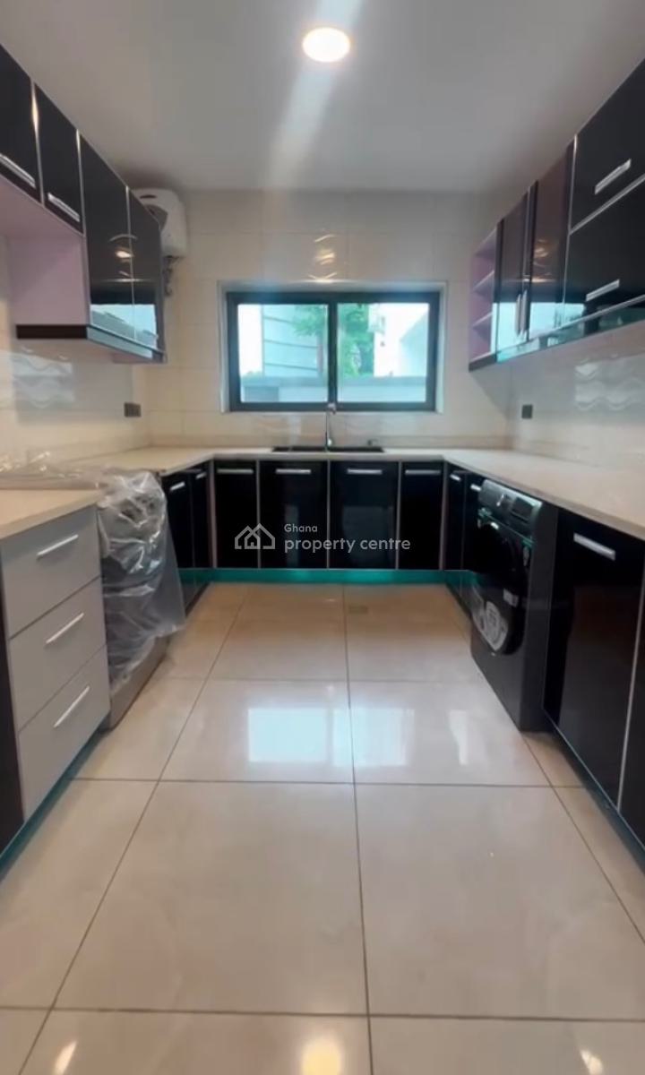 Beautiful Townhouse-5-bedrooms, 1-room Bq, South Shiashie, Accra, Townhouse for Sale