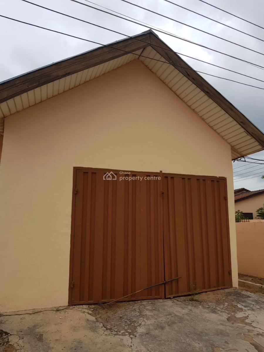 Fairly Used 3 Bedroom House, Satellite, Amasaman, Ga West Municipal, Accra, House for Sale
