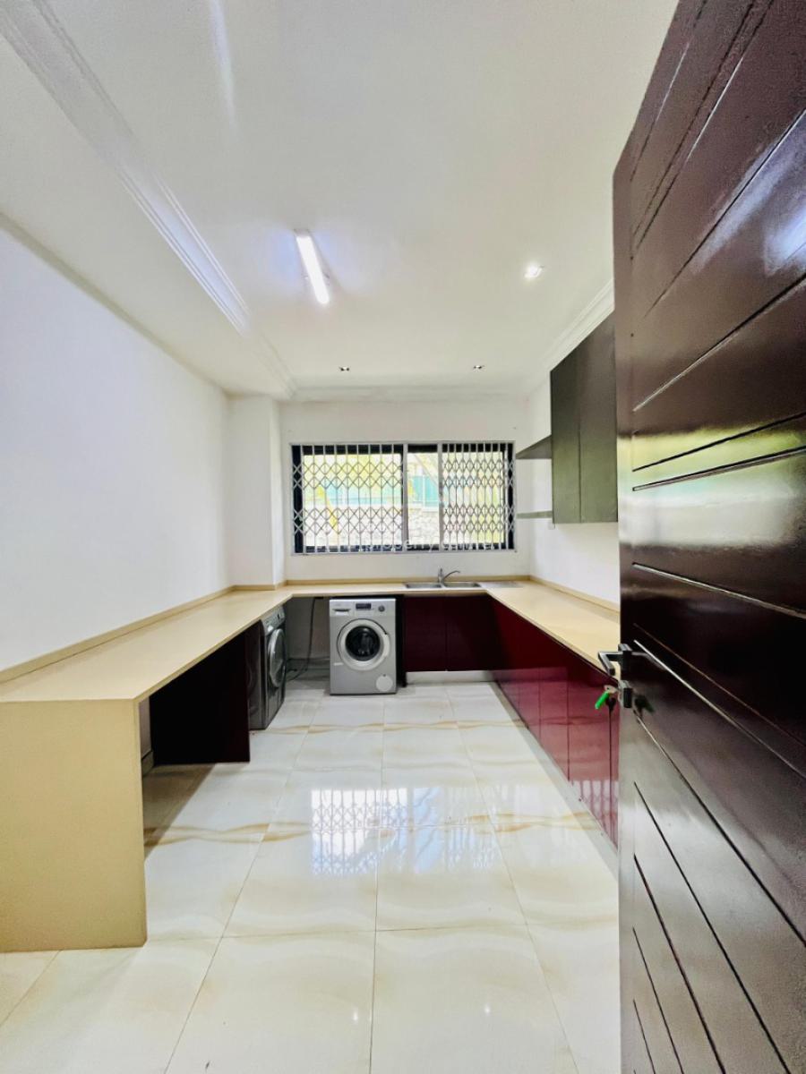 Executive 7 Bedrooms, Burma Camp, Accra, House for Rent