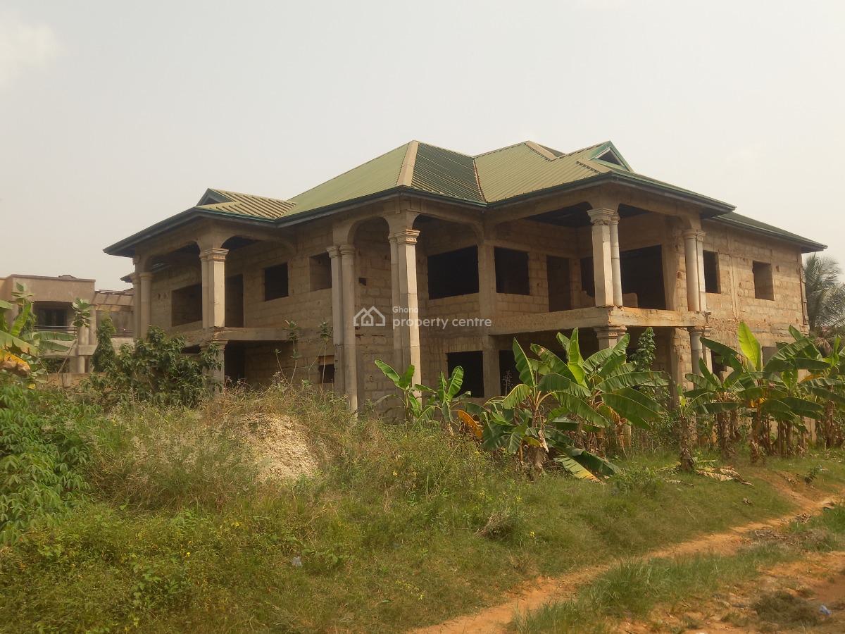 9 Bedrooms  ( Near Main Highway) 2 Plots., Pakyi No 2. on Santasi Anwiankwanta Road., Kumasi Metropolitan, Ashanti, House for Sale