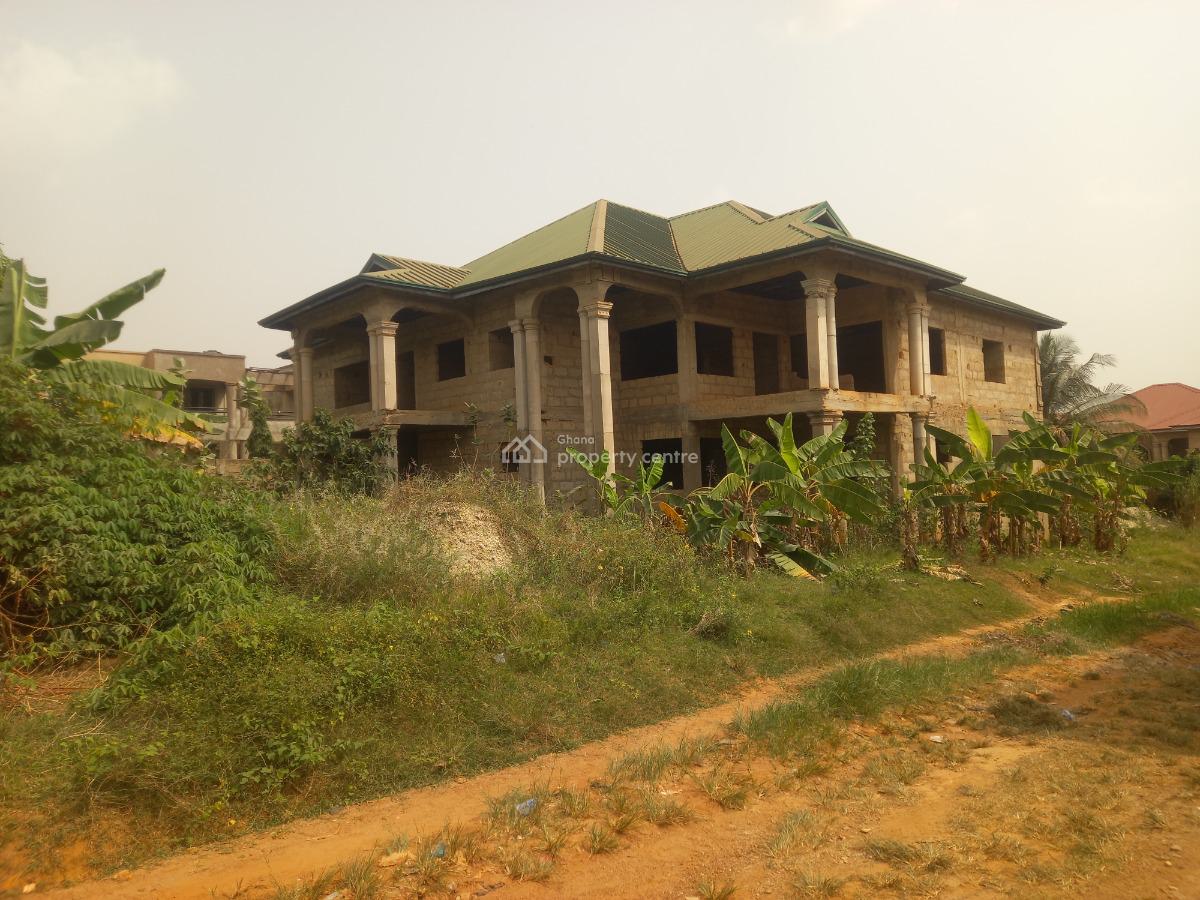 9 Bedrooms  ( Near Main Highway) 2 Plots., Pakyi No 2. on Santasi Anwiankwanta Road., Kumasi Metropolitan, Ashanti, House for Sale