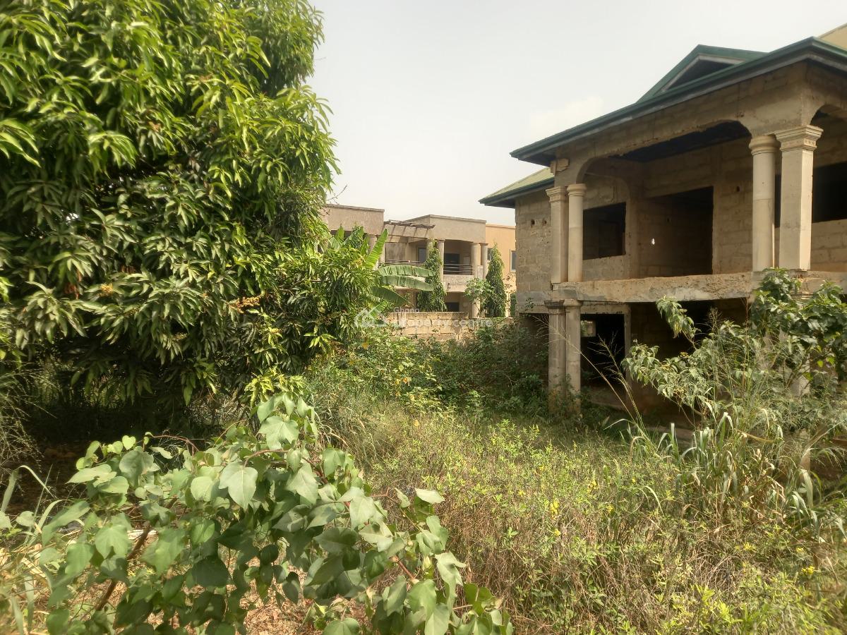 9 Bedrooms  ( Near Main Highway) 2 Plots., Pakyi No 2. on Santasi Anwiankwanta Road., Kumasi Metropolitan, Ashanti, House for Sale