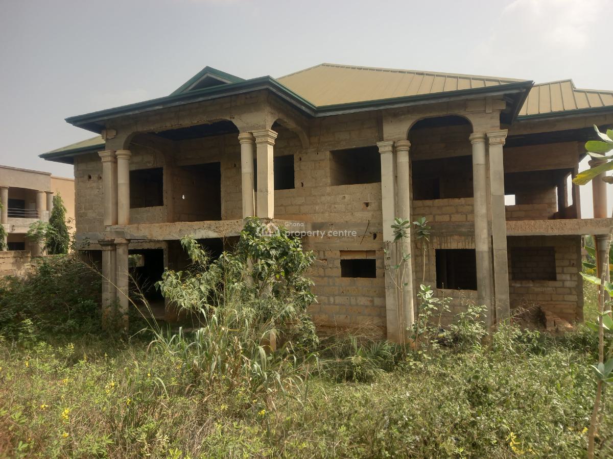 9 Bedrooms  ( Near Main Highway) 2 Plots., Pakyi No 2. on Santasi Anwiankwanta Road., Kumasi Metropolitan, Ashanti, House for Sale