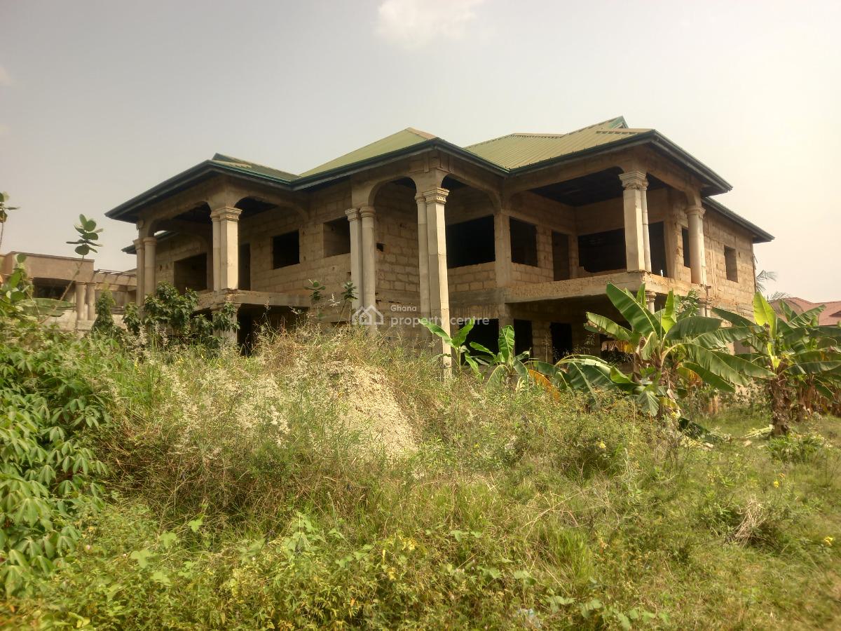 9 Bedrooms  ( Near Main Highway) 2 Plots., Pakyi No 2. on Santasi Anwiankwanta Road., Kumasi Metropolitan, Ashanti, House for Sale
