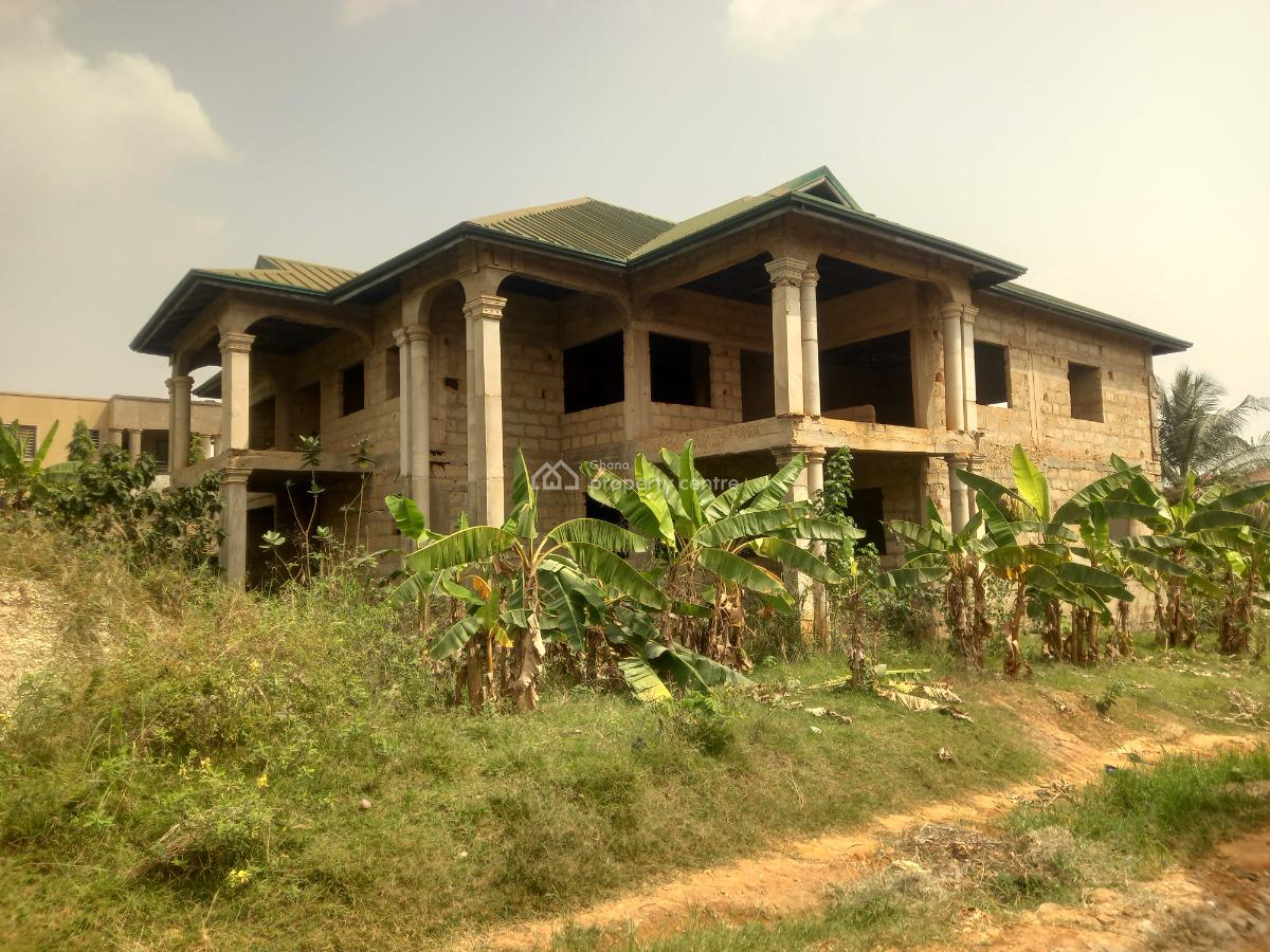 9 Bedrooms  ( Near Main Highway) 2 Plots., Pakyi No 2. on Santasi Anwiankwanta Road., Kumasi Metropolitan, Ashanti, House for Sale