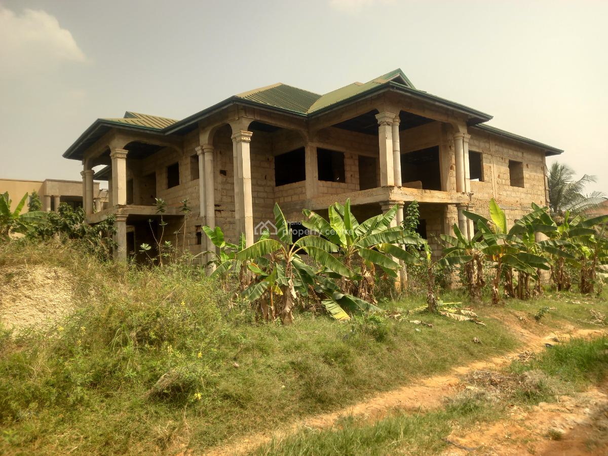 9 Bedrooms  ( Near Main Highway) 2 Plots., Pakyi No 2. on Santasi Anwiankwanta Road., Kumasi Metropolitan, Ashanti, House for Sale