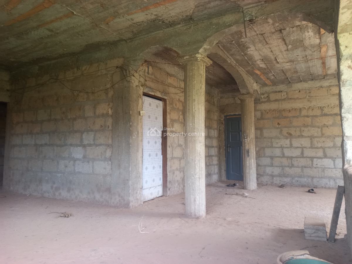 9 Bedrooms  ( Near Main Highway) 2 Plots., Pakyi No 2. on Santasi Anwiankwanta Road., Kumasi Metropolitan, Ashanti, House for Sale