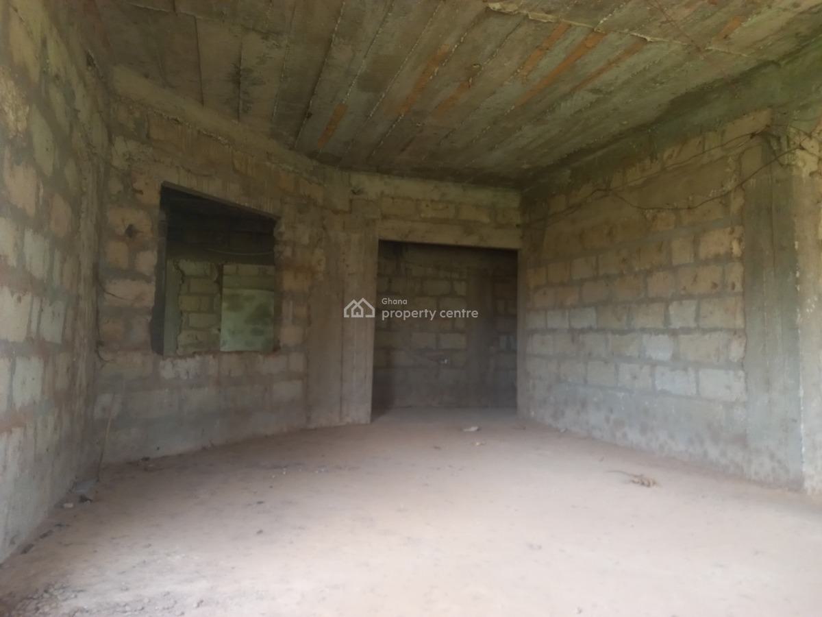 9 Bedrooms  ( Near Main Highway) 2 Plots., Pakyi No 2. on Santasi Anwiankwanta Road., Kumasi Metropolitan, Ashanti, House for Sale