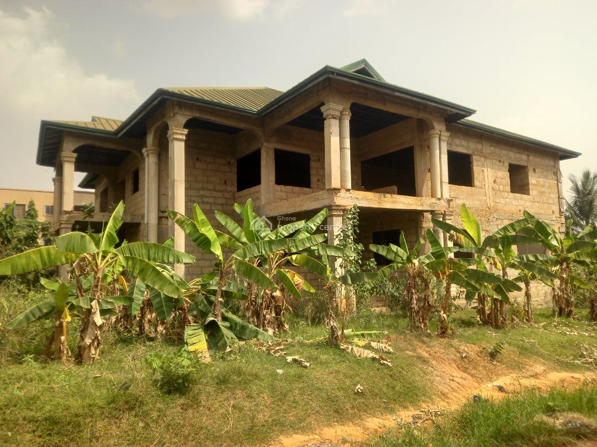 9 Bedrooms  ( Near Main Highway) 2 Plots., Pakyi No 2. on Santasi Anwiankwanta Road., Kumasi Metropolitan, Ashanti, House for Sale