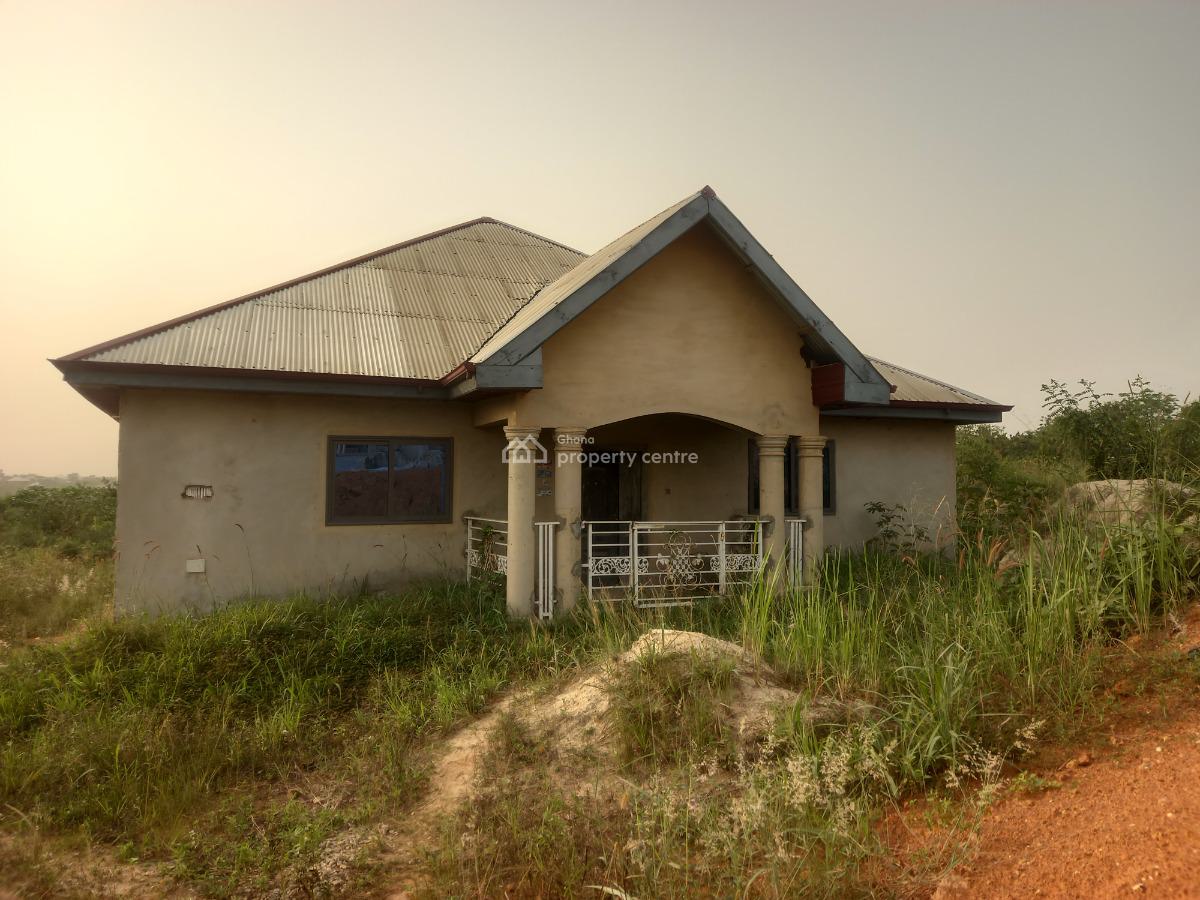 8 Bedrooms Hostel  ( Nursing School), Jachie Pramso, Nursing School.  Atonsu Aputuogya Road., Bosomtwe, Ashanti, Hostel for Sale