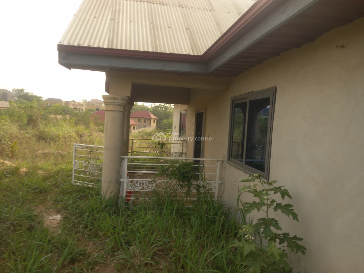 8 Bedrooms Hostel  ( Nursing School), Jachie Pramso, Nursing School.  Atonsu Aputuogya Road., Bosomtwe, Ashanti, Hostel for Sale