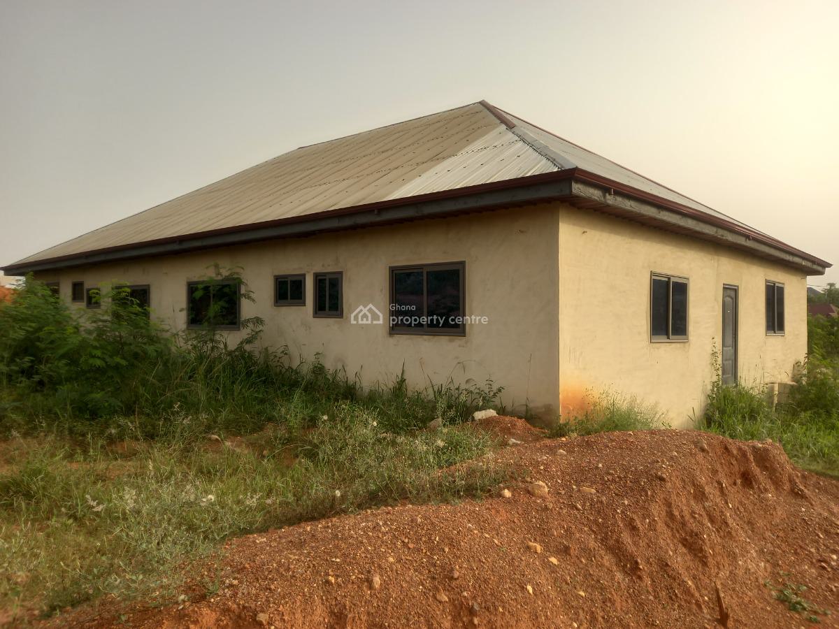 8 Bedrooms Hostel  ( Nursing School), Jachie Pramso, Nursing School.  Atonsu Aputuogya Road., Bosomtwe, Ashanti, Hostel for Sale