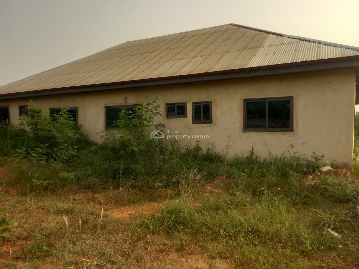 8 Bedrooms Hostel  ( Nursing School), Jachie Pramso, Nursing School.  Atonsu Aputuogya Road., Bosomtwe, Ashanti, Hostel for Sale