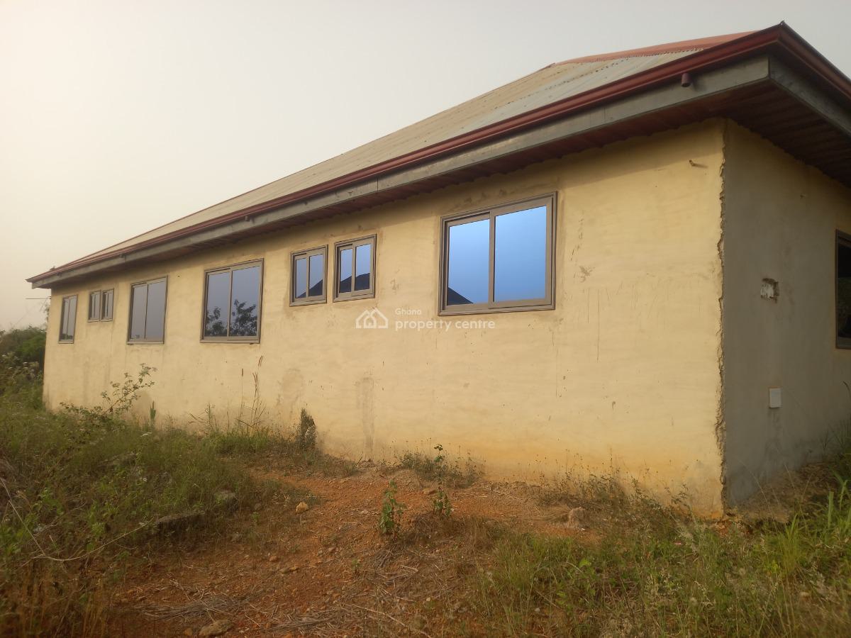 8 Bedrooms Hostel  ( Nursing School), Jachie Pramso, Nursing School.  Atonsu Aputuogya Road., Bosomtwe, Ashanti, Hostel for Sale