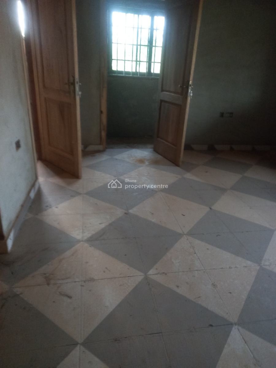 8 Bedrooms Hostel  ( Nursing School), Jachie Pramso, Nursing School.  Atonsu Aputuogya Road., Bosomtwe, Ashanti, Hostel for Sale