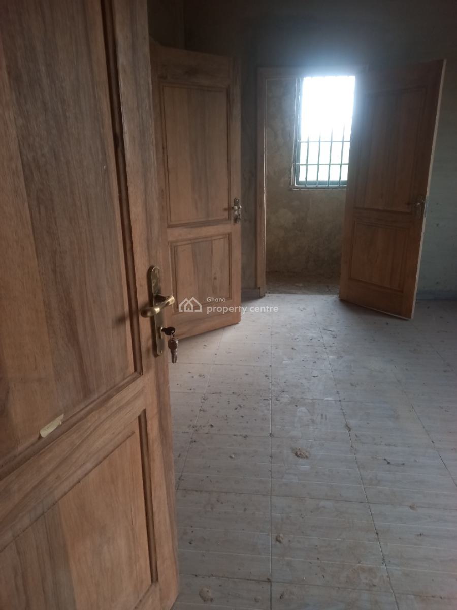 8 Bedrooms Hostel  ( Nursing School), Jachie Pramso, Nursing School.  Atonsu Aputuogya Road., Bosomtwe, Ashanti, Hostel for Sale