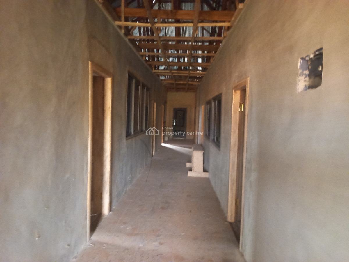 8 Bedrooms Hostel  ( Nursing School), Jachie Pramso, Nursing School.  Atonsu Aputuogya Road., Bosomtwe, Ashanti, Hostel for Sale