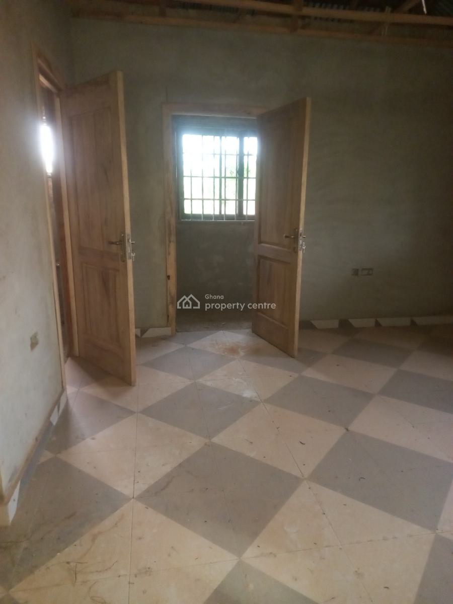 9 Bedrooms  ( Single Rooms Self Contain), Kumasi Lake Road, Jachie., Bosomtwe, Ashanti, House for Sale