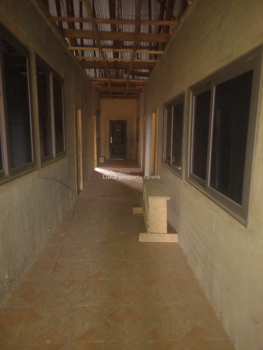 9 Bedrooms  ( Single Rooms Self Contain), Kumasi Lake Road, Jachie., Bosomtwe, Ashanti, House for Sale