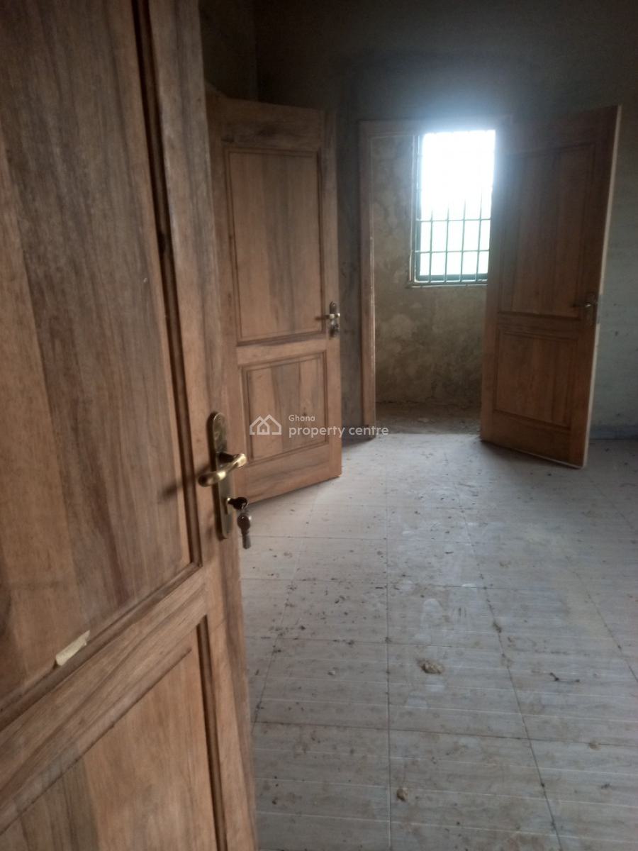 9 Bedrooms  ( Single Rooms Self Contain), Kumasi Lake Road, Jachie., Bosomtwe, Ashanti, House for Sale